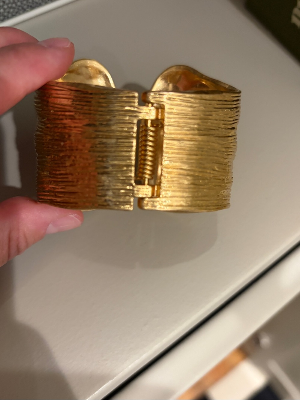 Zara gold leaf motif hinge bracelet - Picture 3 of 5